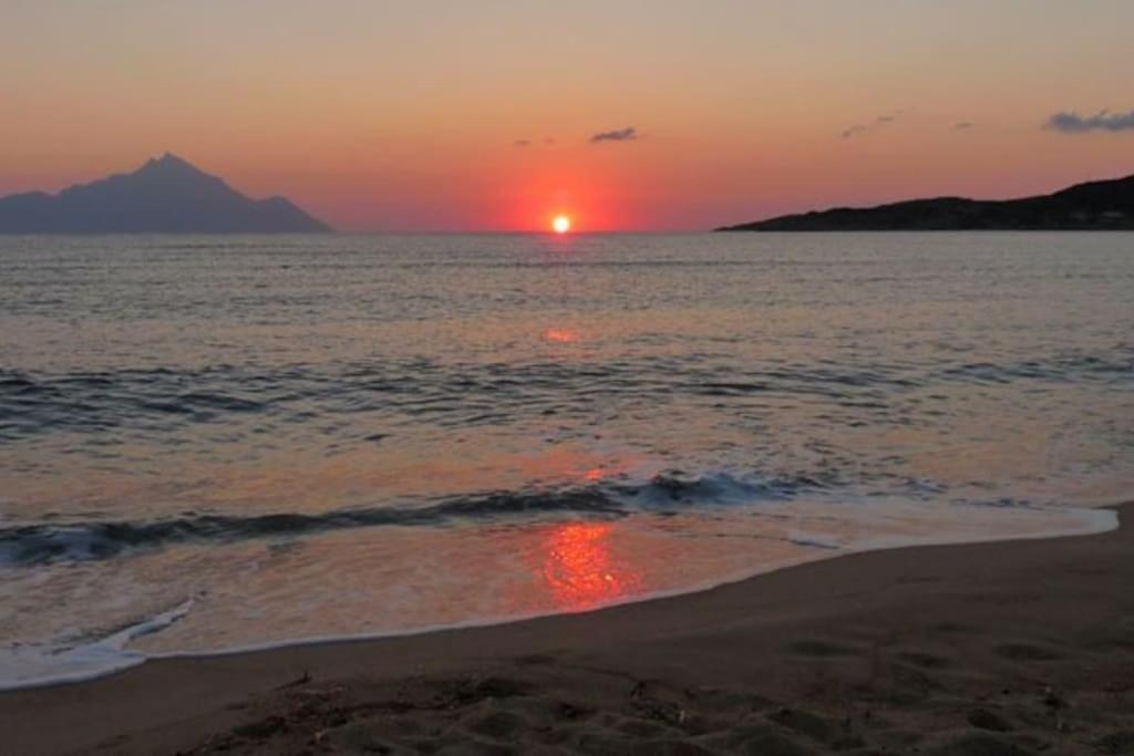 Traditionelles Appartement Athos Shadow Am Meer Paralia Sikias Eksteriør bilde